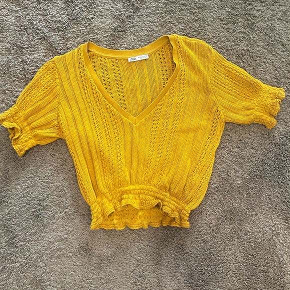 Zara Tops - Mustard yellow beautiful knit crop top from Zara